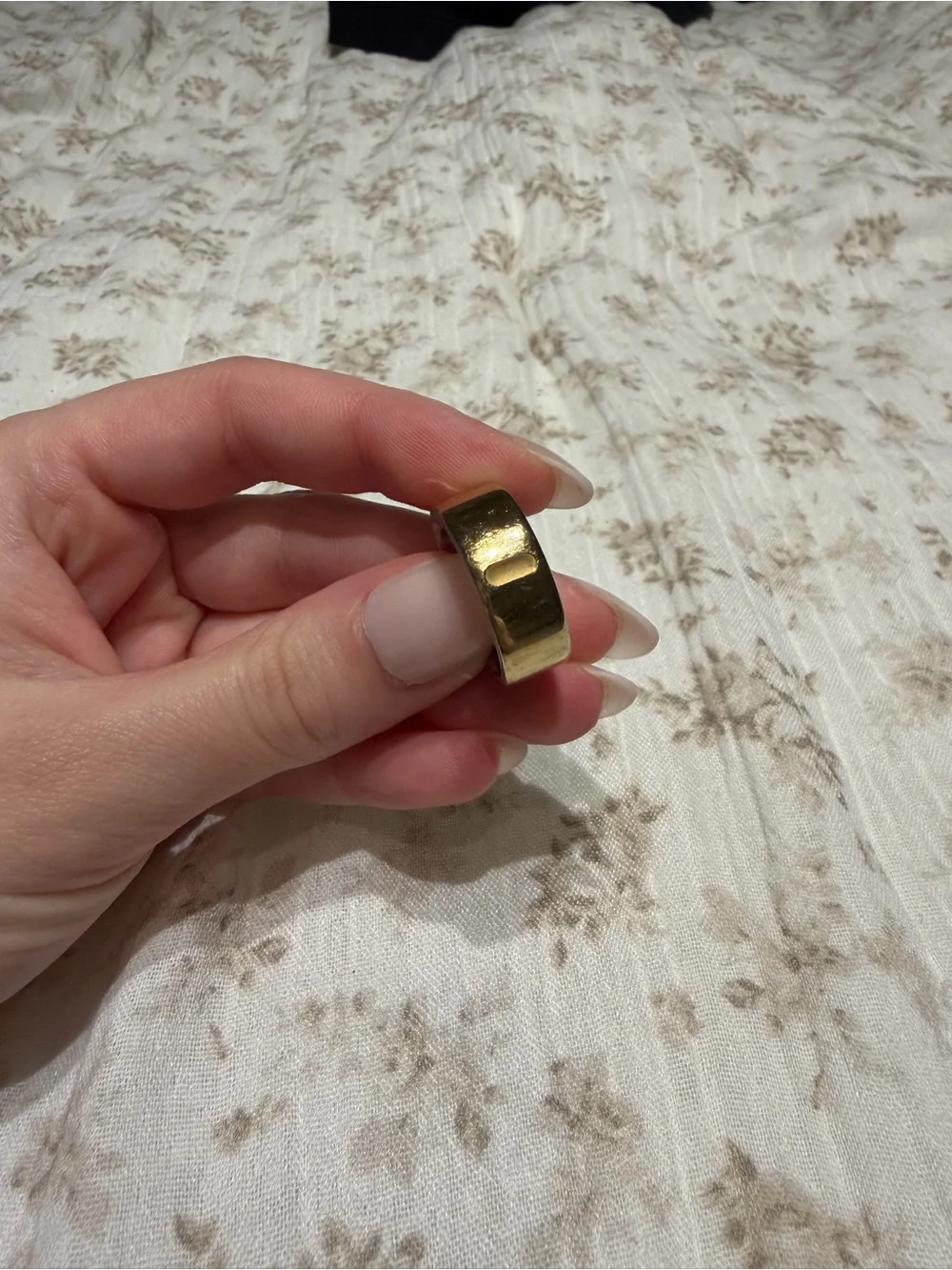 Oura ring gen 4 gold size 6